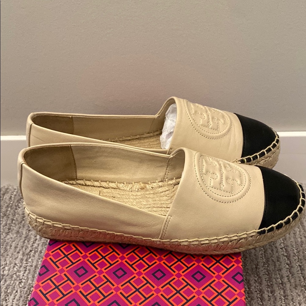 Tory Burch Cream and Black Espadrille Flats with Logo - Picture 7 of 9